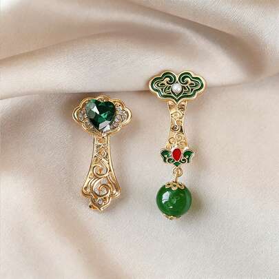 1枚优雅复古风胸针 - 可搭配西装外套、连衣裙、毛衣，精致独特，是送给女性的贴心珠宝礼物。