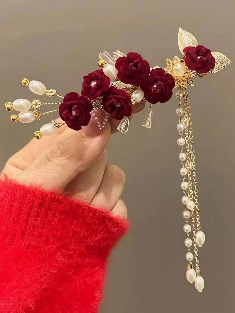 1个天鹅绒玫瑰流苏发夹,中式新娘红色发饰,颜色和款式随机,饰以天鹅绒玫瑰和仿珍珠 - 女士稳固发夹,动态马尾辫拍照发饰,设计精致,简约优雅,易于使用,精美礼品发饰,适用于各种发型、发髻,非常适合新娘盘发、节日拍照或作为优雅头饰。爪夹 - 彩色 - 查看 1