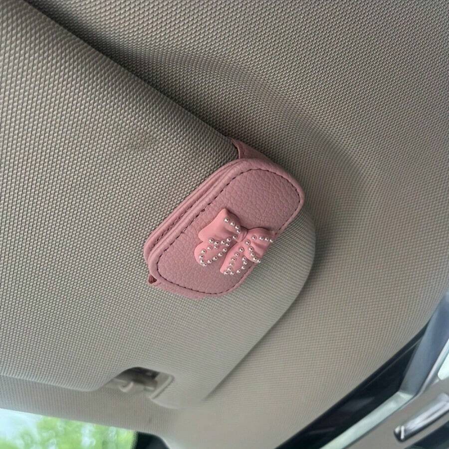 Parasol de coche, clip para gafas, pajarita, interior rosa lindo, estantería de almacenamiento de gafas de moda, colgante de coche. Organizador de parasol de coche, solución de almacenamiento de vehículos, accesorios de coche de moda, clip decorativo, clip, soporte de , organizador de coche, soporte para gafas, propietario de coche, conductor de moda, atención consumidores. - Arco de perla - Ver 1