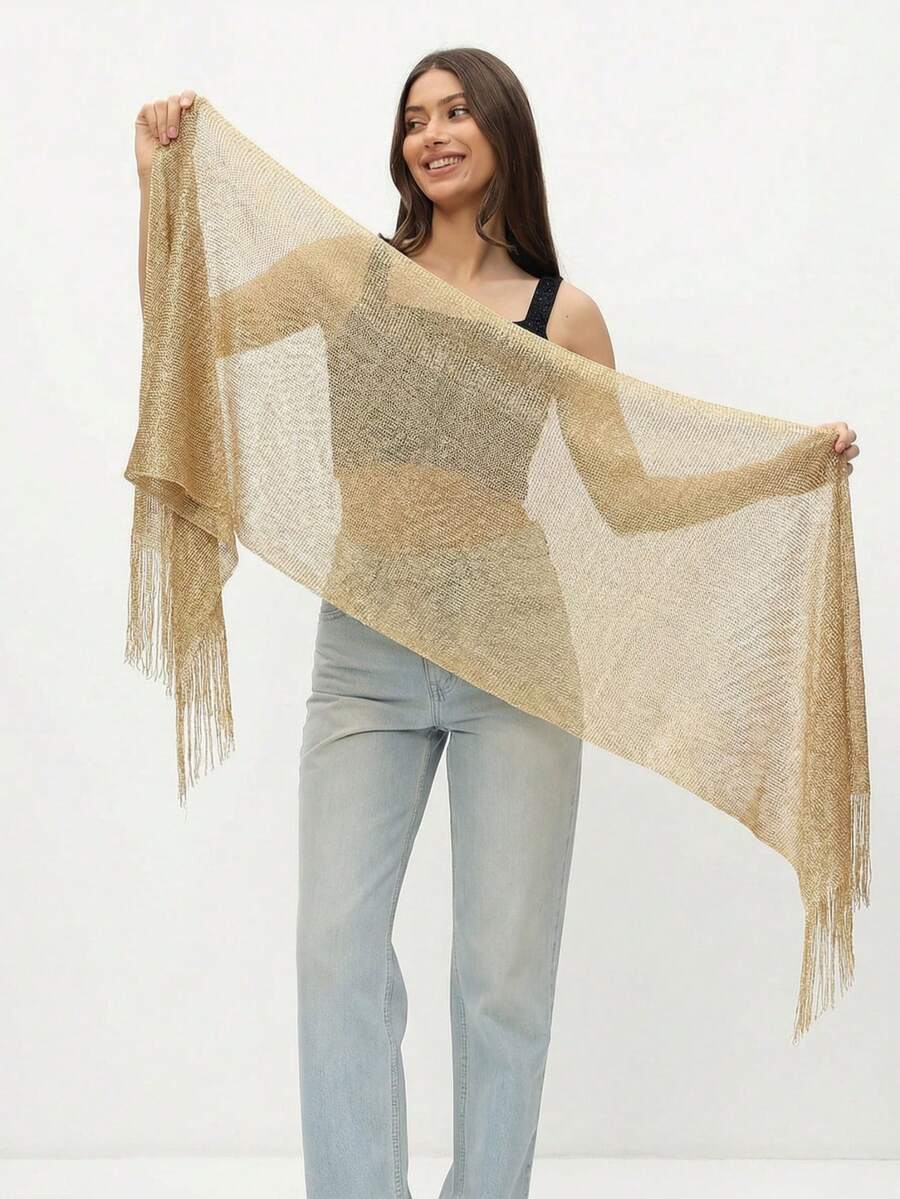 一件金属光泽披肩，配有圆形搭扣和流苏装饰，适合晚宴、婚礼等场合。 - 淺黃色 - 查看 1