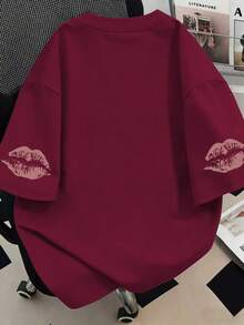 Camiseta de cuello redondo con estampado de leopardo y labios rosas, top para mujer de talla grande. Adecuado para vacaciones de verano, días festivos, regalo de Año Nuevo, regalo del Día de San Valentín, regalo del Día de la Madre, regalo para mamá, top de manga corta para graduación, atuendo de regreso a la escuela, ceremonia de graduación, etc. - Burdeos - Ver 2