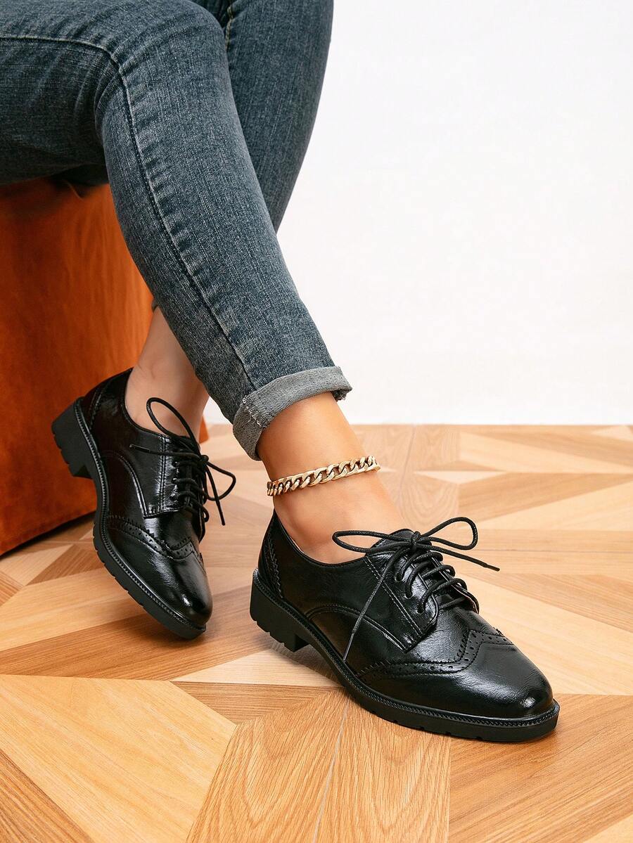 女士英伦风雕花系带牛津鞋，学院风