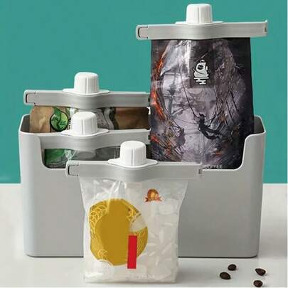 1개 붓는 주둥이와 회전 뚜껑 디자인이 있는 다기능 플라스틱 밀봉 클립, 식품 봉투를 효과적으로 밀봉하고 편리한 분배를 가능하게 하며, 밀폐 보존 및 분할 분배 기능을 결합하고, 습기 및 곤충을 방지하는 강력한 밀봉으로 곡물, 스낵, 커피, 차 및 기타 식품의 신선도를 연장하며, 재료가 식품에 직접 닿지 않고, 다양한 주방 보관 봉투 밀봉에 적합하며, 주방 정리, 식품 보존 및 스낵 보관을 위한 필수 실용적인 도구이며, 생일, 가족 및 요리 애호가를 위한 이상적인 선물입니다