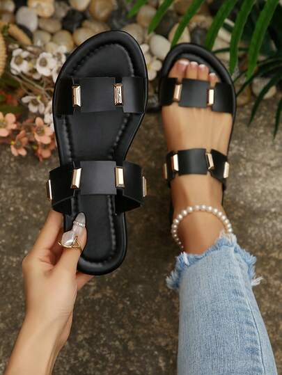 1 đôi dép xỏ ngón đế bằng cho nữ, dép lê hở ngón mùa hè ngoài trời, dép đế bằng khoét rỗng trang trí vàng cho nữ, dép đế bằng nhẹ và thời trang cho kỳ nghỉ hè.