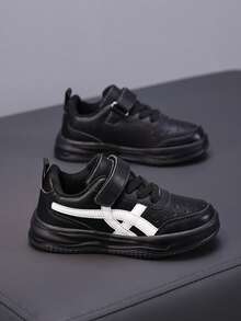 男童黑色休闲运动鞋，白色点缀，魔术贴搭扣，防滑PU皮革学生鞋 - 黑色 - 查看 4