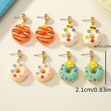 Pendientes asimétricos hechos a mano con diseño de donut de crema de piña creativos para mujeres - Blanco - Ver 5