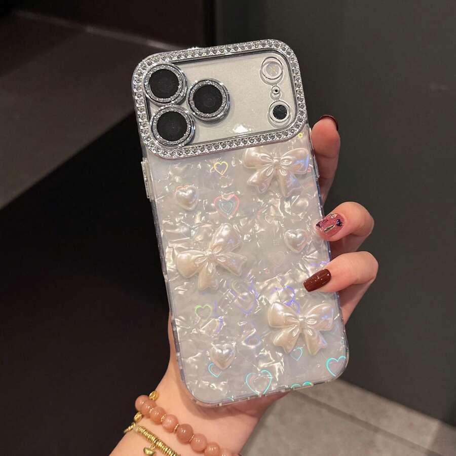 Étui de téléphone blanc avec design laser en forme de cœur et nœud papillon pour iPhone 17 Pro Max/17 Pro/17/16 Pro Max/16/16 Pro/16 Plus/15/15 Pro Max/15 Pro/15 Plus/11/12/13/14 Pro Max/11 Pro/11 Pro Max/12 Pro/12 Pro Max/13 Pro/13 Pro Max/14 Pro/14 Pro Max/14 Plus, coque dure minimaliste et créative