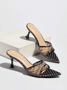 宽腰尖头优雅小猫跟低跟鞋，适合春夏时尚、派对、休闲、户外、旅行、工作场合，也可作拖鞋穿着。高端品质经典复古亮色波点透气蕾丝质感成熟高贵深色鞋履，斋月高跟凉鞋。 - 棕色 - 查看 7