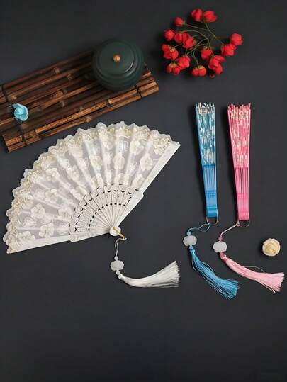 1把复古中式折扇，樱花图案，便携易用，适合夏季舞蹈、角色扮演、户外旅行、海滩、运动、办公、学校、泳池派对、日常使用。