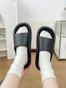 Indoor Slippers, Couples Slippers, Quick-Drying Non-Slip Bathroom Sandals, Casual Leisure Flip Flops - Black - View 3