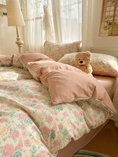 Bộ ga trải giường 3 món in hoa và bướm, chất liệu vải voan nhăn, gồm 1 ga trải giường và 2 vỏ gối, mềm mại và thoáng khí, phù hợp cho mọi mùa, dùng được cho giường đơn/đôi/cỡ lớn, có thể giặt máy.