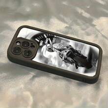 1 pieza Funda de teléfono con gráfico de motociclista en blanco y negro y fondo de velocímetro - Negro - Ver 3
