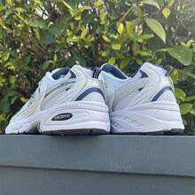 新款 S-Balance MR530SG 经典复古网布和合成革休闲运动鞋，白色和银色男女通用款 - 銀色 - 查看 2