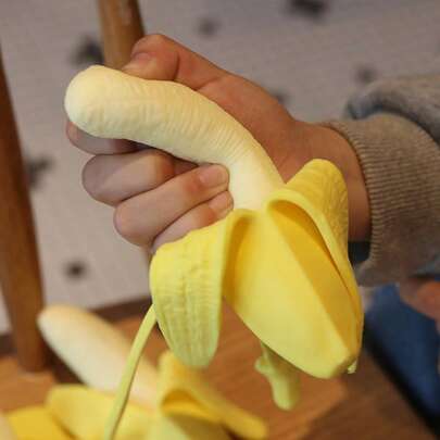 1 unidade de brinquedo de apertar casca de banana para aliviar o estresse, brinquedo realista de casca de banana, presente perfeito para meninos, meninas, família, festa, namorado, namorada, aniversário.