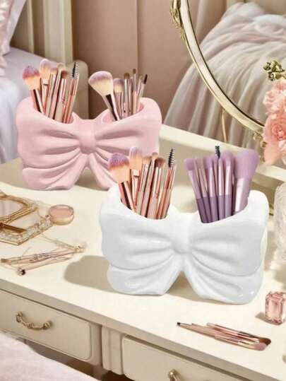 1pc Nordic Style 3D Printed Makeup Organizer Box, Cute Bow Tie Pen Holder - Desktop Makeup Brush And Office Supply Storage And Organization, Elegant Makeup Brush Holder, Suitable For Girls, Students And Women As Creative Decor, Body Art Decor, Office Supply Organizer, Multifunctional Desktop Pen Cup, Makeup Brush Holder; Birthday Gift, Party Gift; Valentine's Day Gift, Vanity Decor, Cosmetic Bag, Travel Essential