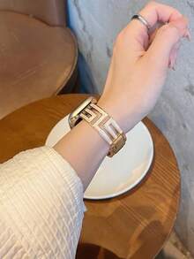 1条不锈钢表带，兼容 42mm、38mm、40mm、41mm、44mm、45mm、46mm、49mm，时尚智能手表替换表带，适用于Series Ultra2、Ultra SE2、SE 11、10、9、8、7、6、5、4、3、2、1，可作为学生返校礼物 - 金色 - 查看 5