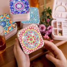 Bộ hộp đựng trang sức tranh đính đá, họa tiết hoa Mandala, chất liệu vải không dệt, túi đựng mỹ phẩm tranh đính đá pha lê dùng để đựng bông tai, nhẫn, vòng tay, dây chuyền và các vật dụng nhỏ khác. - Xem 6