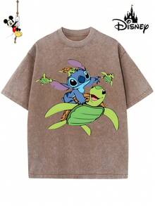 Disney-Licensed Men's Cotton T-Shirt For The 2026 Family Holiday. Featuring A Stitch Motif, Washed Crew Neck, Soft And Comfortable Feel, Easy Care And Suitable For Various Occasions Such As Holidays, Everyday Life And Commuting – Full Of Festive Spirit. - 咖啡棕 - 查看 1