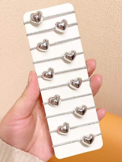 10个银色礼盒装白色爱心发圈，高弹力发带，适合女孩日常通勤或参加派对。送给朋友或女朋友的绝佳发饰礼物，适合任何场合。