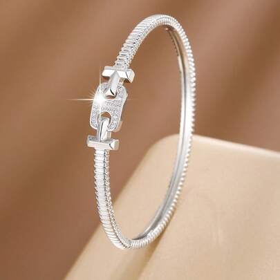 1 chiếc vòng tay nữ thiết kế khóa hình chữ nhật hình học, mắt xích, đính đá Cubic Zirconia.