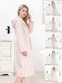 1件珊瑚绒女士长款浴袍，多种颜色可选，带帽、腰带和口袋，蓬松柔软保暖，男女通用浴巾浴袍，女士浴袍，女士浴巾，超柔软天鹅绒 - 彩色 - 查看 3