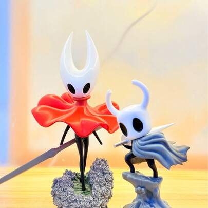 1件《空洞骑士》“空洞骑士：剧团”黄蜂女与骑士双人手办套装，高保真PVC雕像，带场景底座，桌面摆件，游戏粉丝生日礼物，精细涂装，关节可动，收藏版