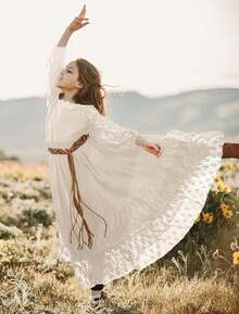 2026 Girls Elegant Lace Flower Boho Dress Long Sleeve Backless Square Neck Ruffle Party Maxi Dress - 03 米色 - 查看 3
