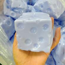 1个2026新款7厘米方形超薄芝士球慢回弹玩具，TPR外壳，慢回弹，生日、节日、情侣、圣诞节、游戏玩家、减压的理想礼物 - 彩色 - 查看 8