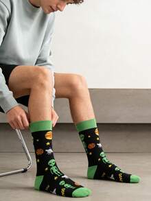 1 Pair Men's Black & Green Contrast Alien Planet Pattern Mid-Calf Socks, & Versatile For All Seasons - Multicolor - View 4