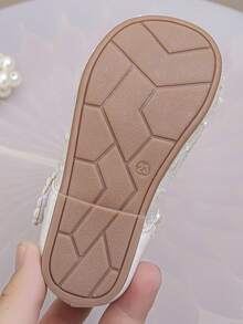 1 Pair Girls' Children's Fashion Lace Handmade Butterfly Decor Minimalist Floral Trim Embroidered Shiny Bead Breathable Mesh & PU Material Non-Slip TPR Sole Hook And Loop Strap Round Toe Soft Princess Sandals, Suitable For Dresses, Piano Performance, Spring/Summer/Autumn - Beige - View 7