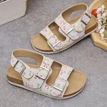 Dép xăng đan đế bằng in họa tiết graffiti dễ thương cho bé gái, có khóa dán điều chỉnh, đế mềm nhẹ chống trơn trượt, thích hợp cho mùa hè. - Màu be - Xem 14