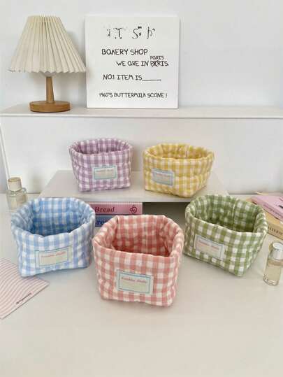 This Sweet And Cute Large-Capacity Round Desktop Storage Basket Features A Round, Heart-Shaped Quilted Design. Stylish, Soft, And Portable, It Can Decorate A Room Desk Or Be Used As A Living Room Desk Storage Basket. It Can Store Makeup Brushes, Skincare Products, Cosmetics, Lipsticks, Hand Cream, Coins, Hair Clips, Etc. It Makes A Great Gift For Friends, Family, Or Girlfriends, And Is Suitable For Occasions Such As Valentine's Day And Christmas.