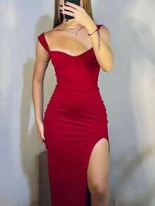 Elegant Women's Long RILARY Dress With Side Slit And Off-The-Shoulder Neckline – Fitted Style For Parties/Evenings - Red - View 2