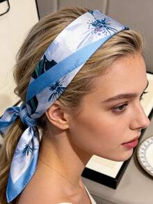 一款以春夏山茶花为主题的方巾，适合日常佩戴。 - 彩色 - 查看 4