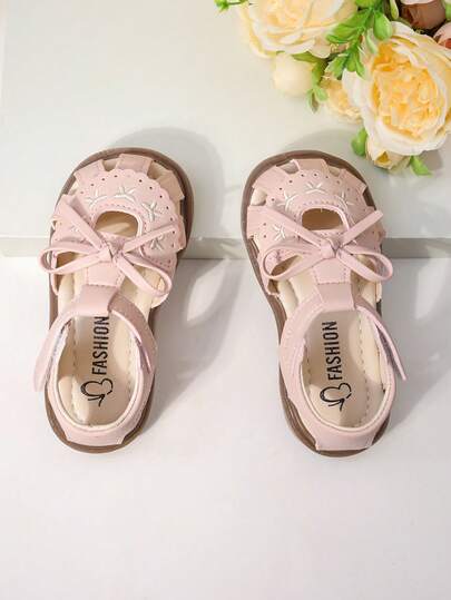 1 đôi dép xăng đan đế bằng mềm mại, chống trơn trượt dành cho trẻ em, có miếng đệm massage, thích hợp cho mùa xuân, hè, thu và đông.