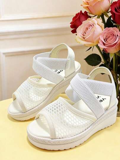 1 đôi dép xăng đan trẻ em màu trắng, dép đế bằng đi biển cho bé gái với quai đeo mắt cá chân có thể điều chỉnh, trang trí lưới màu trắng, thoải mái và thoáng khí, thích hợp cho các chuyến đi chơi mùa hè, đi biển, dự tiệc cưới, và sử dụng hàng ngày.