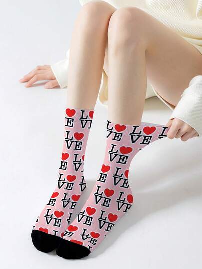 1双女士粉色爱心和情书图案中筒袜，360°印花技术，舒适柔软，适合作为节日礼物、日常休闲、运动、通勤、情侣装，男女通用，四季皆宜。