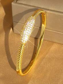 Ensemble de bracelets élégants en acier inoxydable plaqué or 18 carats avec zircone, convient aux femmes. Cadeau pour la fête des mères, cadeau pour les enseignants, accessoire de voyage d'été à la plage, bijoux de style bohème, à porter pour les fêtes, les bals de promo et au quotidien, cadeau de rentrée scolaire, cadeau d'anniversaire, cadeau pour les demoiselles d'honneur, cadeau de Noël - Multicolore - Voir 10