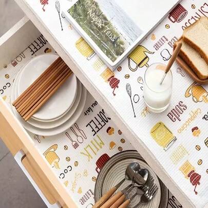 1件装欧美风咖啡下午茶印花橱柜垫，PE防水防滑材质，无需胶水，可裁剪，适用于橱柜防潮、抽屉防滑、衣柜防尘、咖啡角装饰、下午茶餐具摆放、家居收纳、台面防刮，适用于厨房橱柜、抽屉内部、衣柜隔板、咖啡吧、下午茶餐桌等。