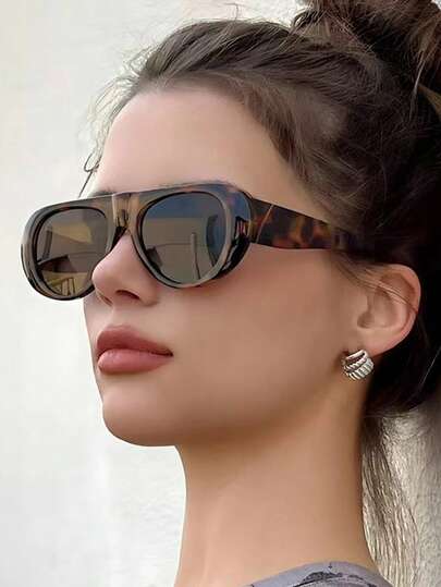 一副女士PC大框时尚眼镜，适合户外旅行、聚会、骑行、日常佩戴，是度假旅行的必备单品，四季皆宜。