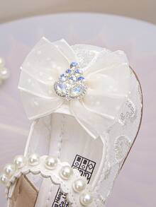 1 Pair Girls' Children's Fashion Lace Handmade Butterfly Decor Minimalist Floral Trim Embroidered Shiny Bead Breathable Mesh & PU Material Non-Slip TPR Sole Hook And Loop Strap Round Toe Soft Princess Sandals, Suitable For Dresses, Piano Performance, Spring/Summer/Autumn - Beige - View 6