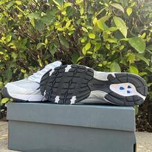 新款 S-Balance MR530SG 经典复古网布和合成革休闲运动鞋，白色和银色男女通用款 - 銀色 - 查看 3