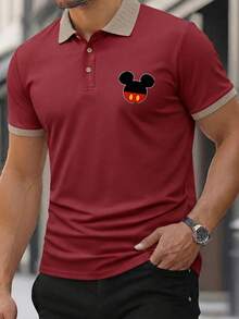 Officially Licensed By Disney: Men's New Summer Short-Sleeve Polo Shirt Featuring A Mickey Mouse Graphic Print Logo. Boasting A Vintage American Aesthetic And A Sophisticated Business-Style Collar, This Versatile Top Serves As An Excellent Layering Piece And Is Ideal For Golf. - 酒紅色 - 查看 1