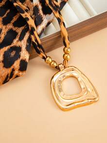1件波西米亚风镂空螺旋心形吊坠豹纹项链，优雅百搭，适合婚礼、派对、休闲、约会、女士节日生日等场合，是理想的珠宝礼物。 - 金色 - 查看 8