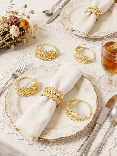 12 pièces Anneaux de serviette en feuille d'or, porte-serviettes en métal de style minimaliste avec motif blé, assortis avec des serviettes blanches de 45 cm x 45 cm. Convient pour la décoration de la chambre, la décoration de la table à manger, la décoration de la maison, la décoration de fête. Applicable pour les vacances, les fêtes, les rassemblements, les anniversaires, les mariages, les cadeaux, les dîners, l'extérieur, les pique-niques