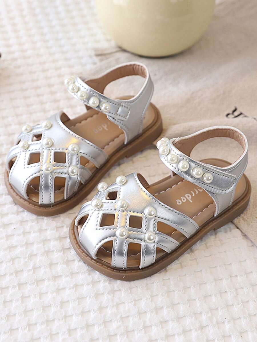 1 Pair Girls' Pearl Hollow Plaid PU Non-Slip Closed Toe Hook And Loop Flat Princess Style Sandals, Suitable For Summer Wear - Silver - View 1