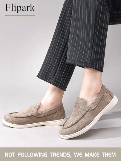 Flipark 1 đôi giày lười nữ màu be bằng da lộn, đế mềm, kiểu dáng retro thoải mái.