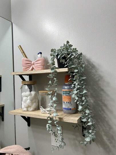 1 件复古木质壁挂架，简约三角形铁艺搭配天然木纹，单层悬浮式置物架，适用于客厅、卧室、书房、厨房、浴室，可用于展示书籍、照片、摆件等。