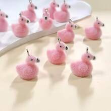 2/8个可爱植绒粉色火烈鸟树脂吊坠 3D 迷你动物吊坠 DIY 幸运耳环手链饰品制作 - 彩色 - 查看 3