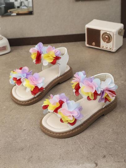 1 Pair Girls' Summer Sandals, Adorable White Sandals With Floral Hook-And-Loop Ankle Strap Decor, Multi-Color Flower Accents On Ankle, Brown Sole. This Style Is Sweet And Retro, Belongs To Summer Fashion, Suitable For Children's Daily Wear, Festivals And Other Occasions, Fits Ages 3-12